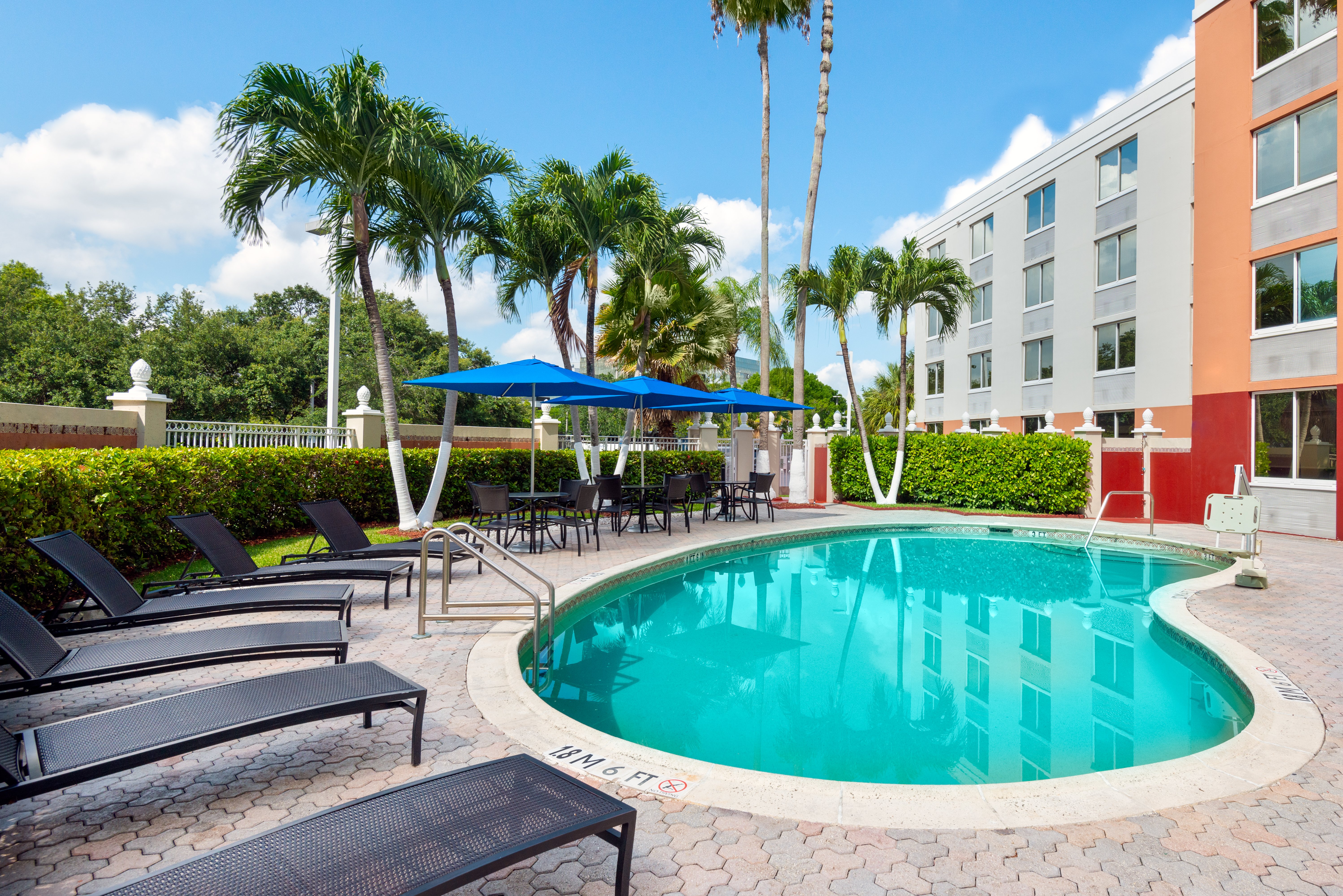 Holiday Inn Express Miami Airport Doral Area 65/71