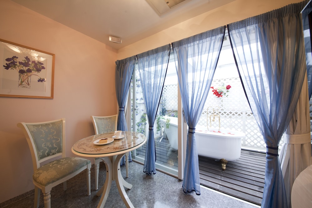 V Hotel - Adults Only 48/50