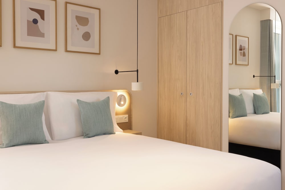 Staybridge Suites & Apartments Malaga by IHG 34/68