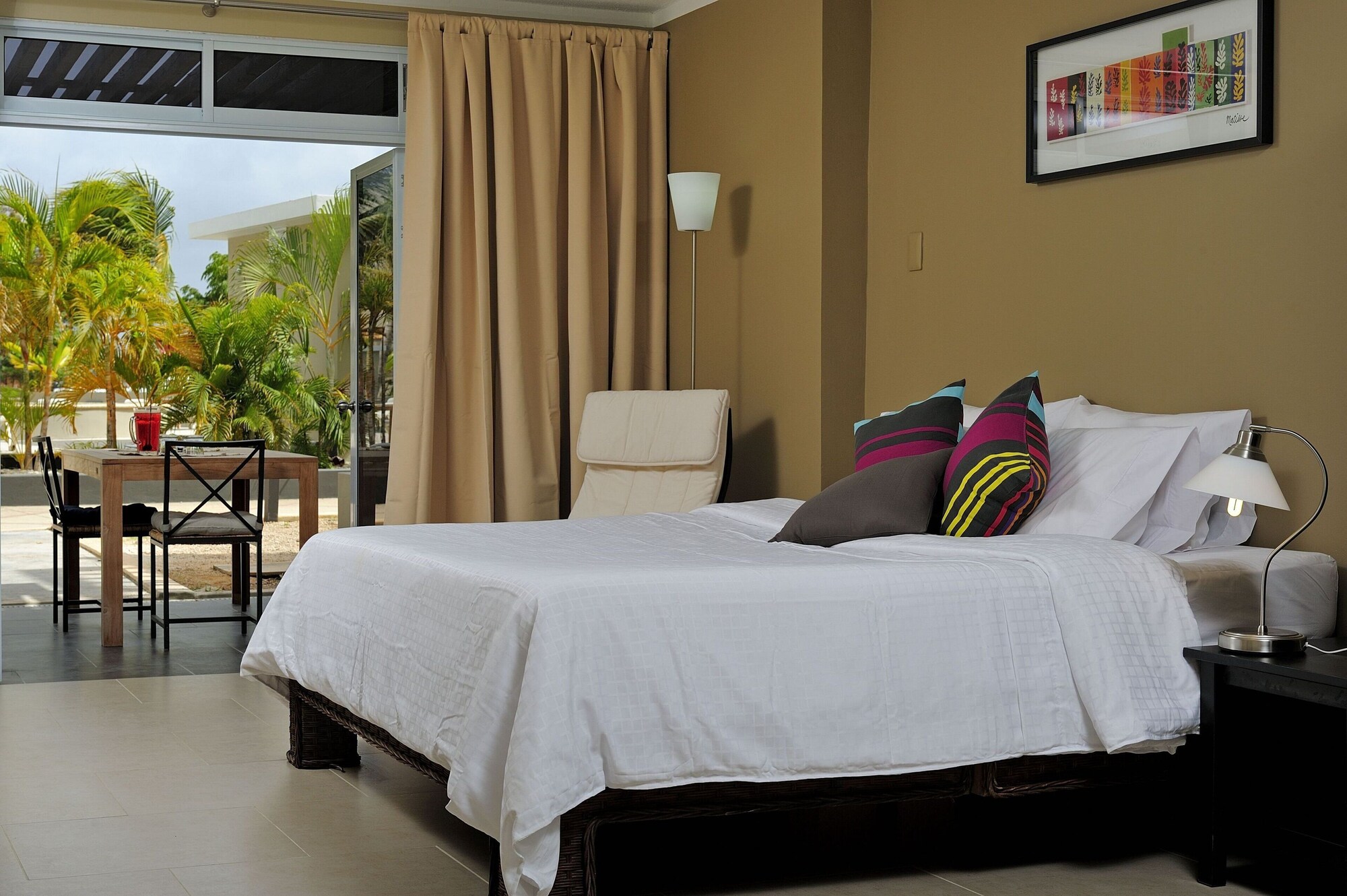 استوديو بسرير كينج بشرفة، Eden Beach Resort 2/6
