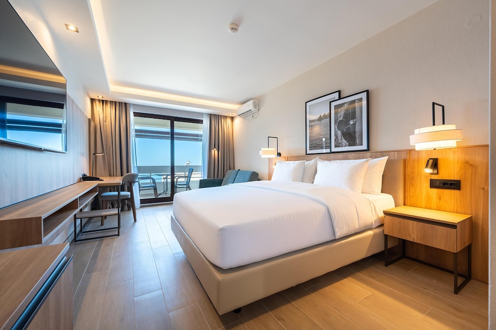 غرفة بريميوم بسريرين منفصلين بإطلالة على البحر، Radisson Resort Ruza Vjetrova 3/5
