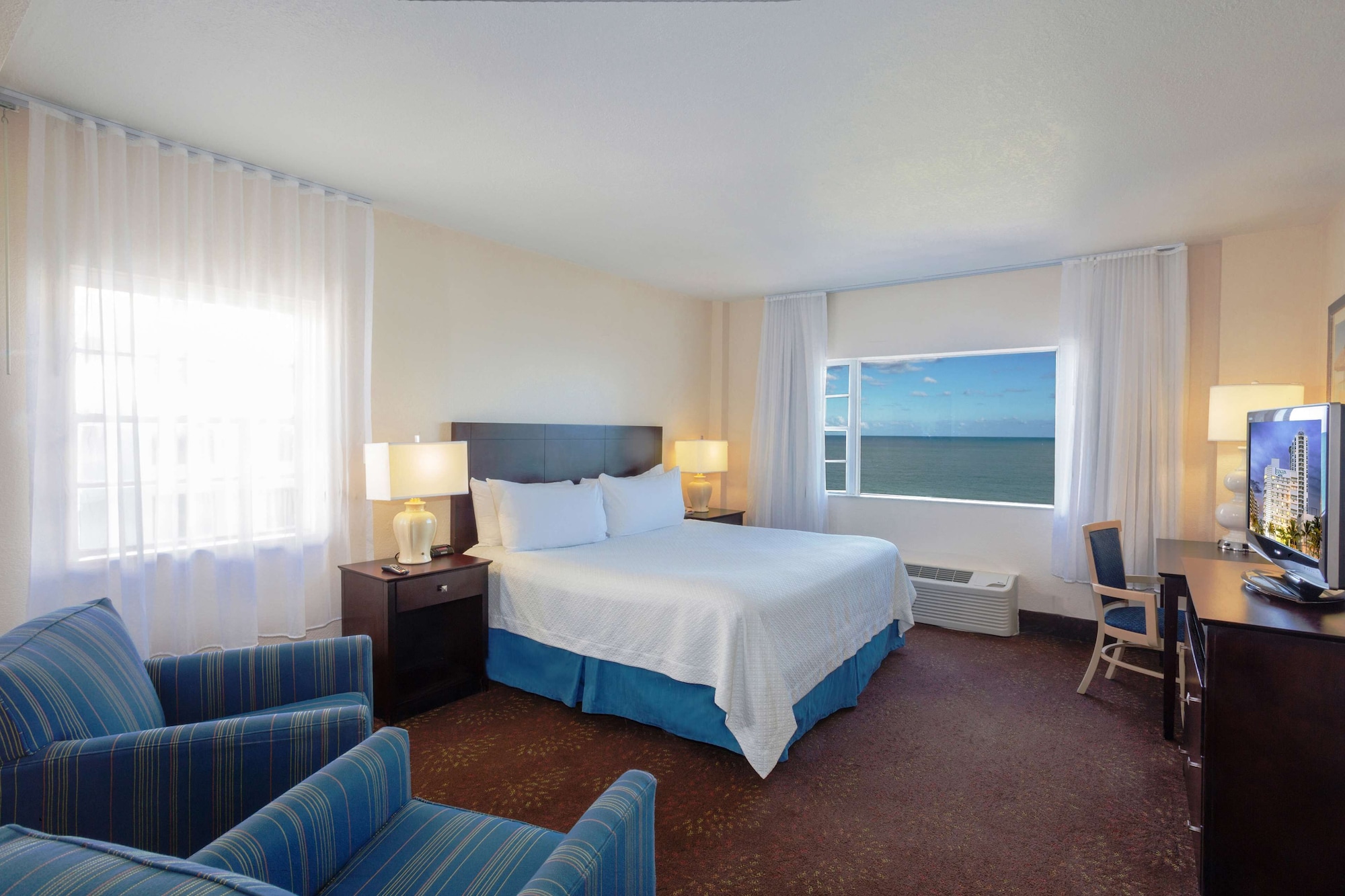 ROOM, KING BED