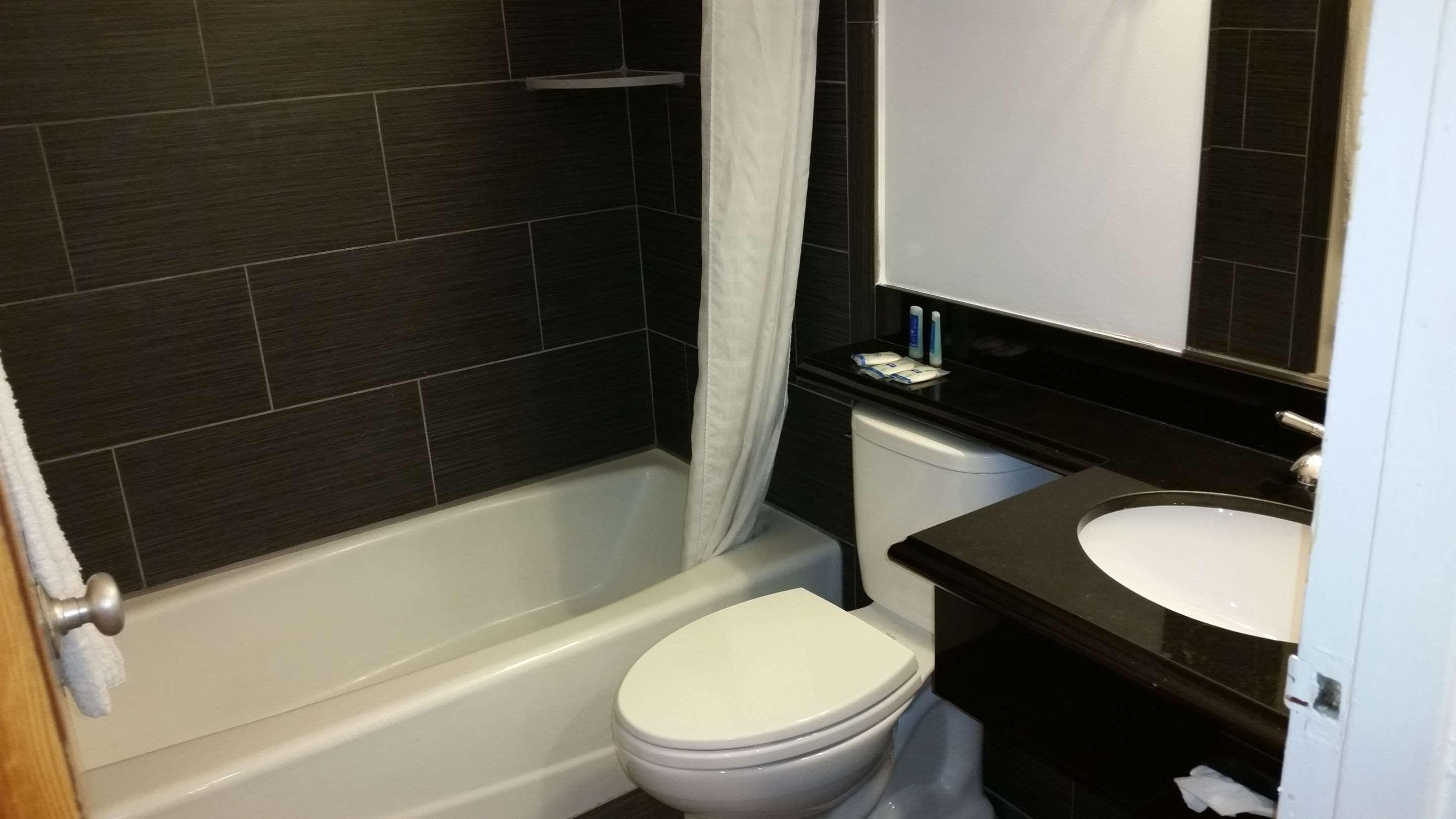 ROOM, KING BED, ACCESSIBLE
