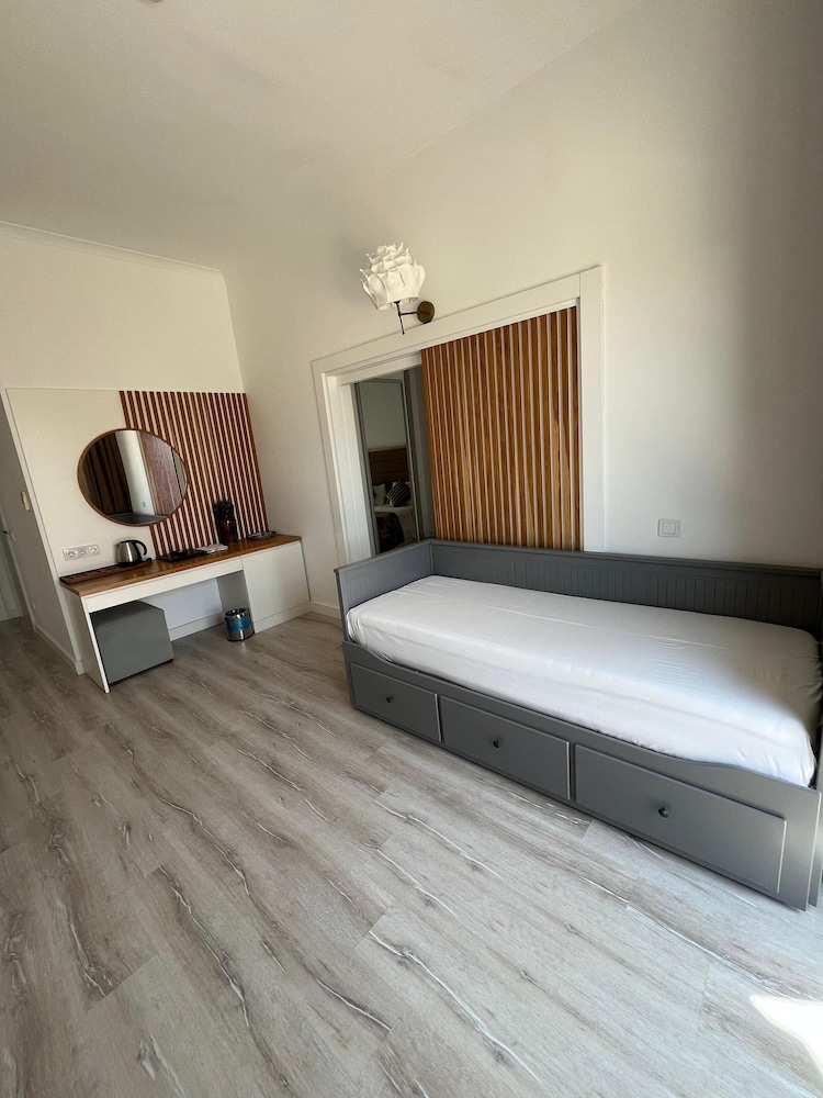 Small Bea Ch Hotel 14/32