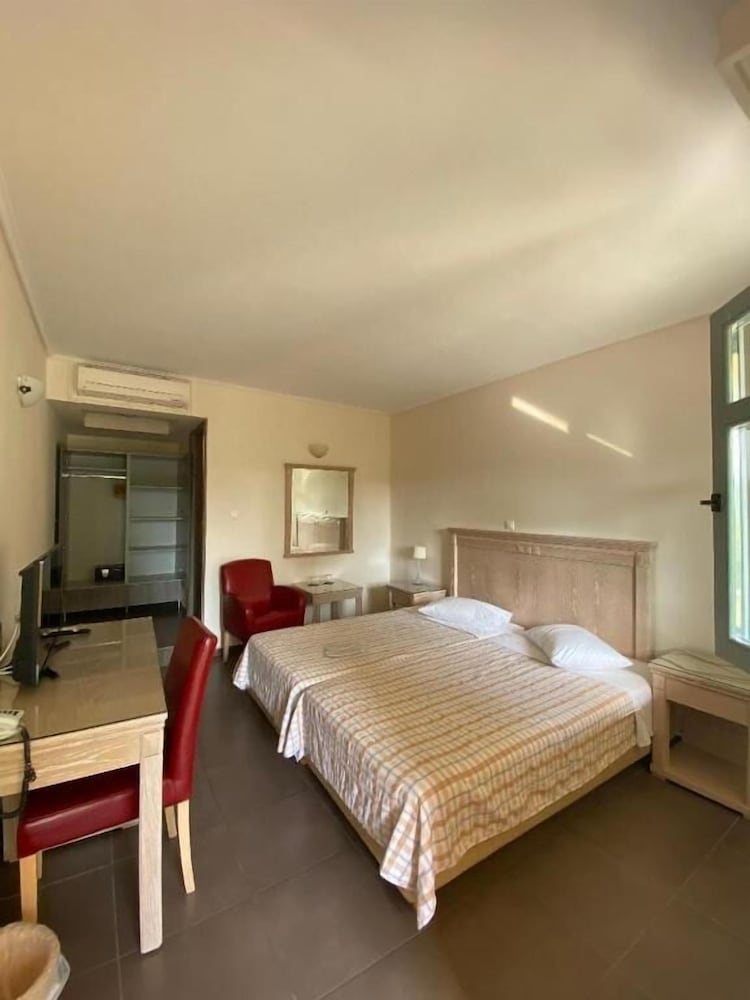 Alonissos Beach Bungalows And Suites Hotel 9/50