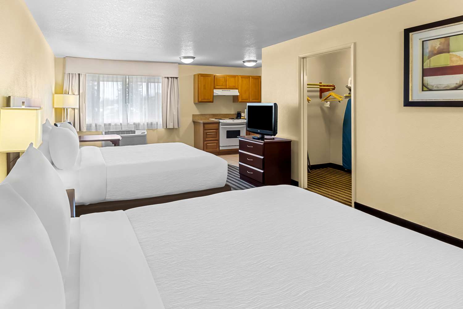 Efficiency, 2 Queen Beds