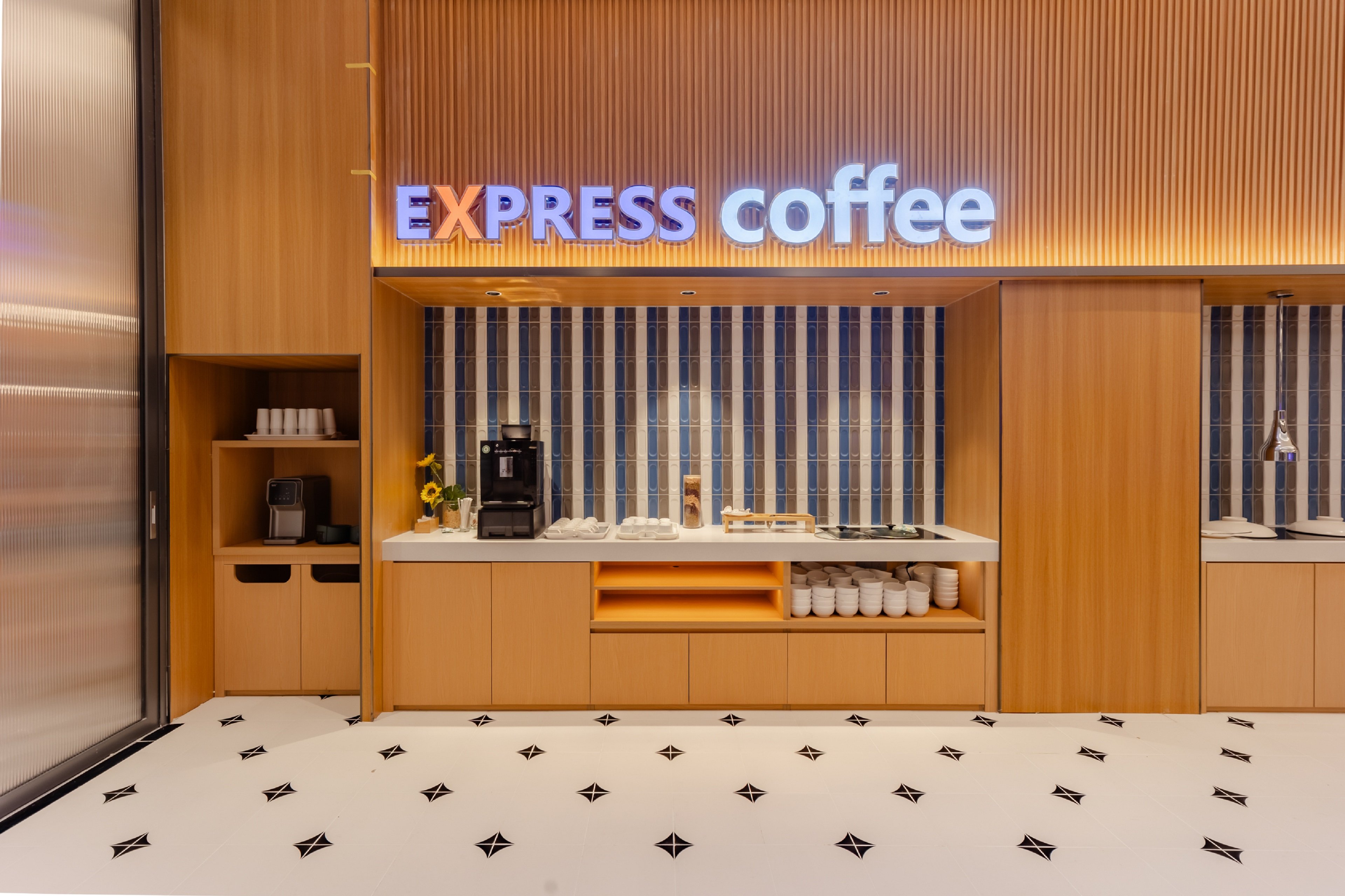 HOLIDAY INN EXPRESS HEFEI DOWNTOWN 19/80