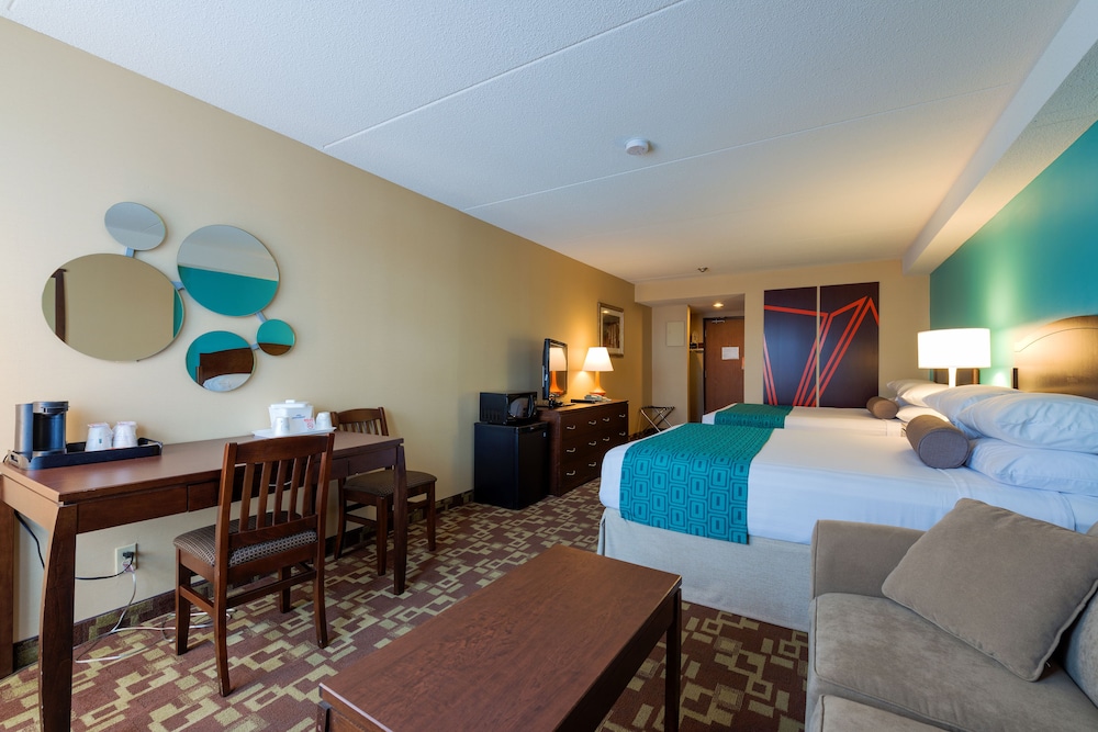 Howard Johnson Plaza by Wyndham by the Falls / Niagara Falls 31/50