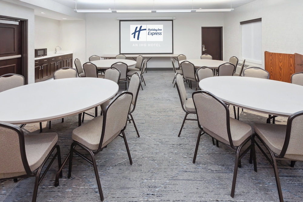 Holiday Inn Express Hotel Suites Pekin Peoria Area 51/62