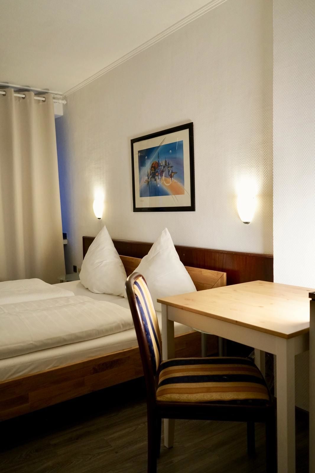 STANDARD, DOUBLE OR TWIN BED