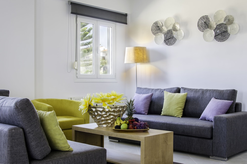 Talos Luxury Suites 23/50