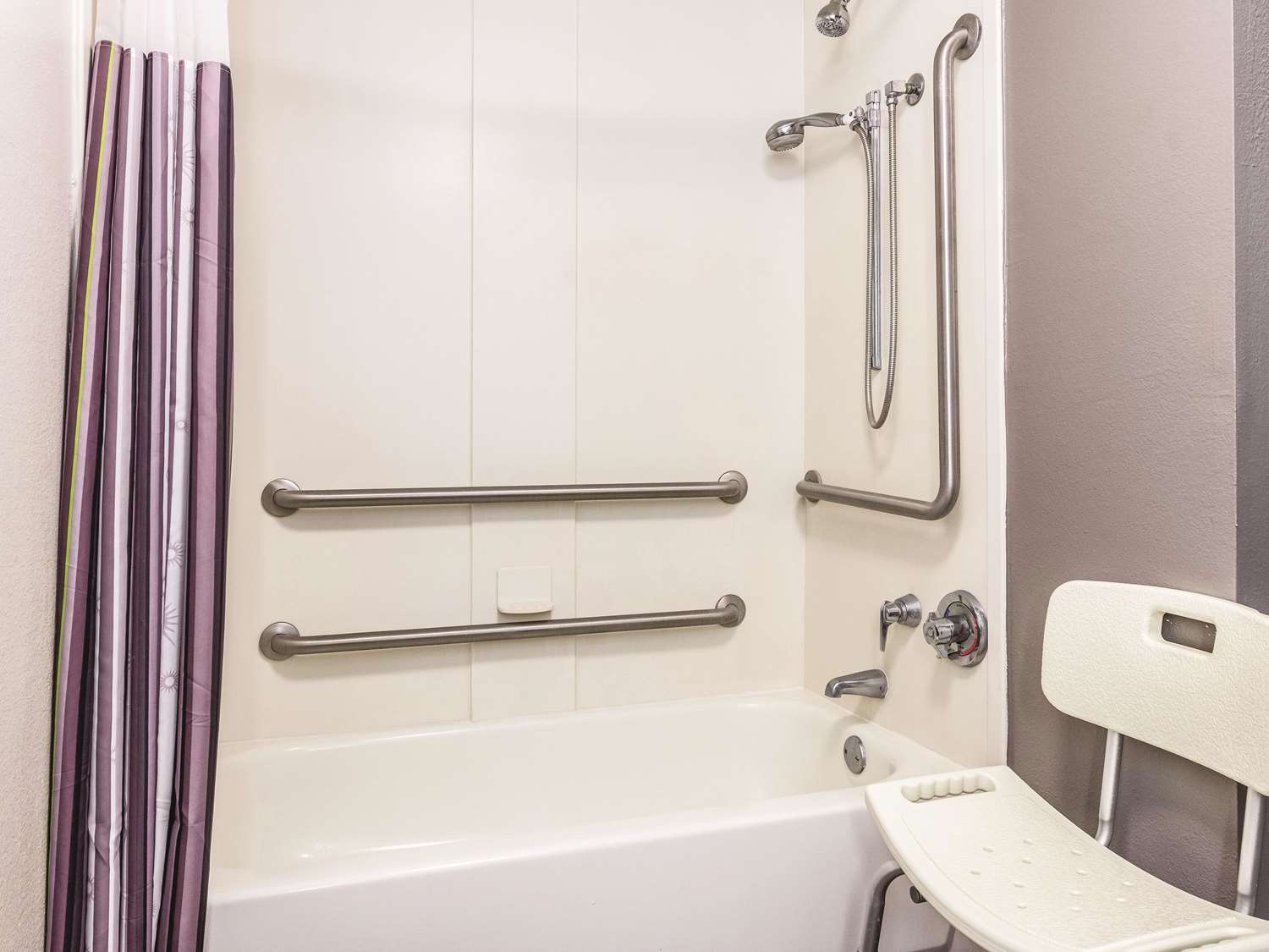 La Quinta Inn & Suites by Wyndham Alexandria Airport 48/48
