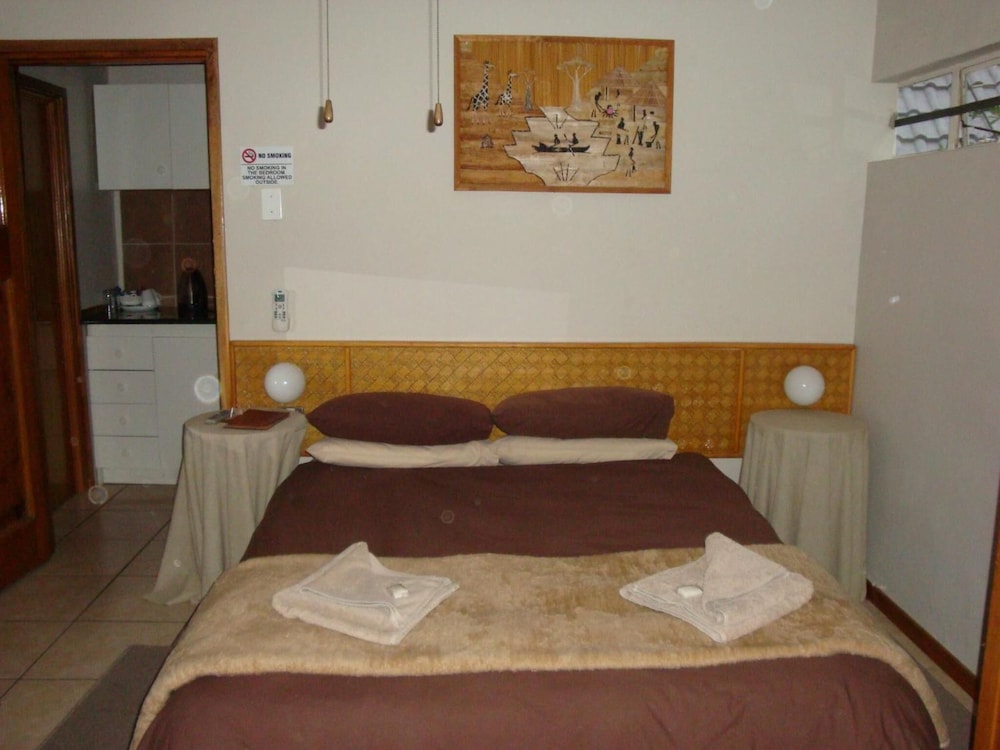 Flintstones Guest House Fourways 11/50