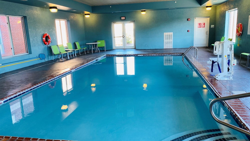 Holiday Inn Express & Suites Louisville South-Hillview, an IHG Hotel 4/55