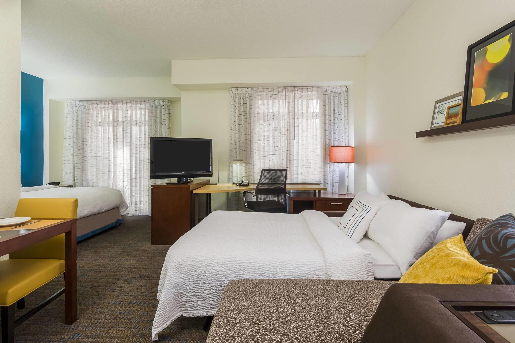 Studio, Queen Bed, Residence Inn By Marriott Chattanooga Downtown 2/3