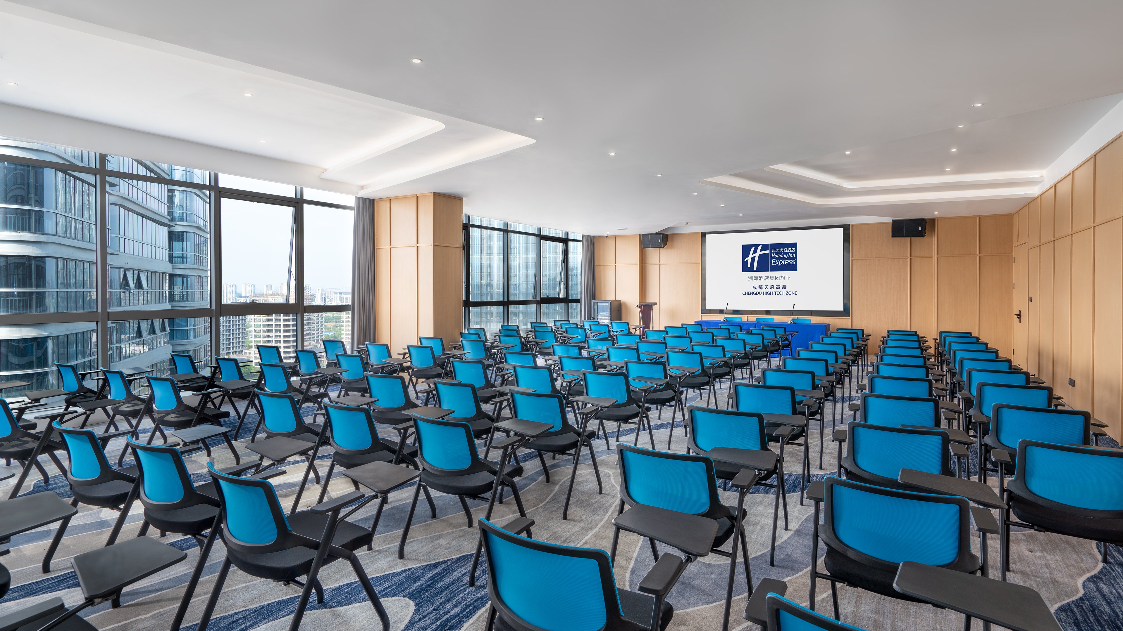 HOLIDAY INN EXPRESS Chengdu High-Tech Zone 70/78