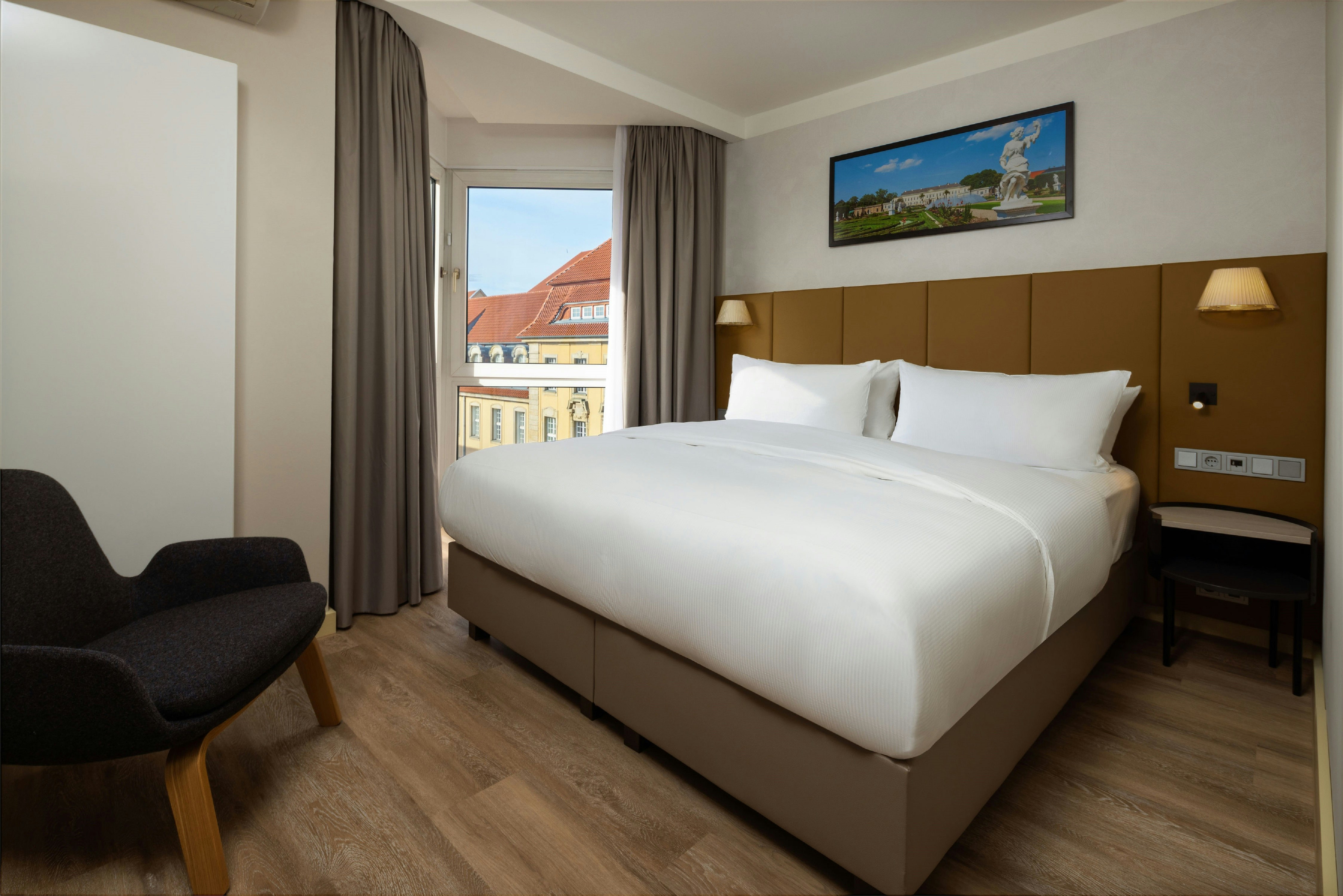 1 BEDROOM, SUITE, KING BED