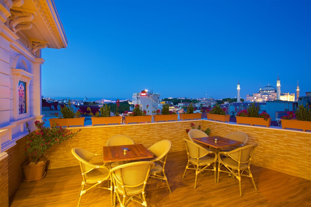 White House Hotel Istanbul 43/44