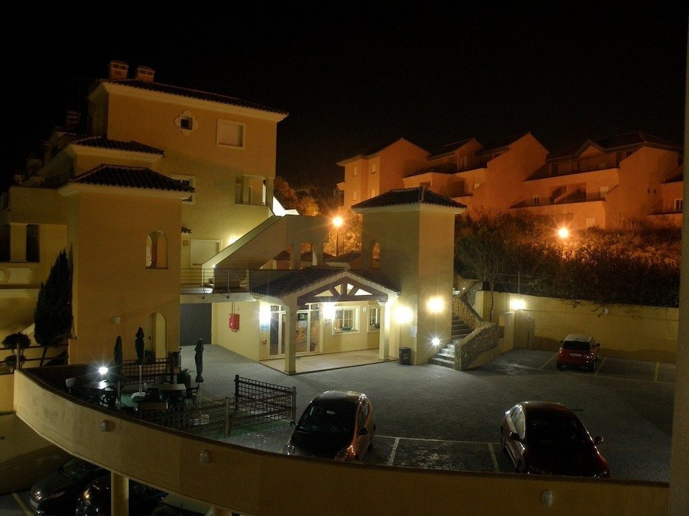 Vista Real Apartments 5/45