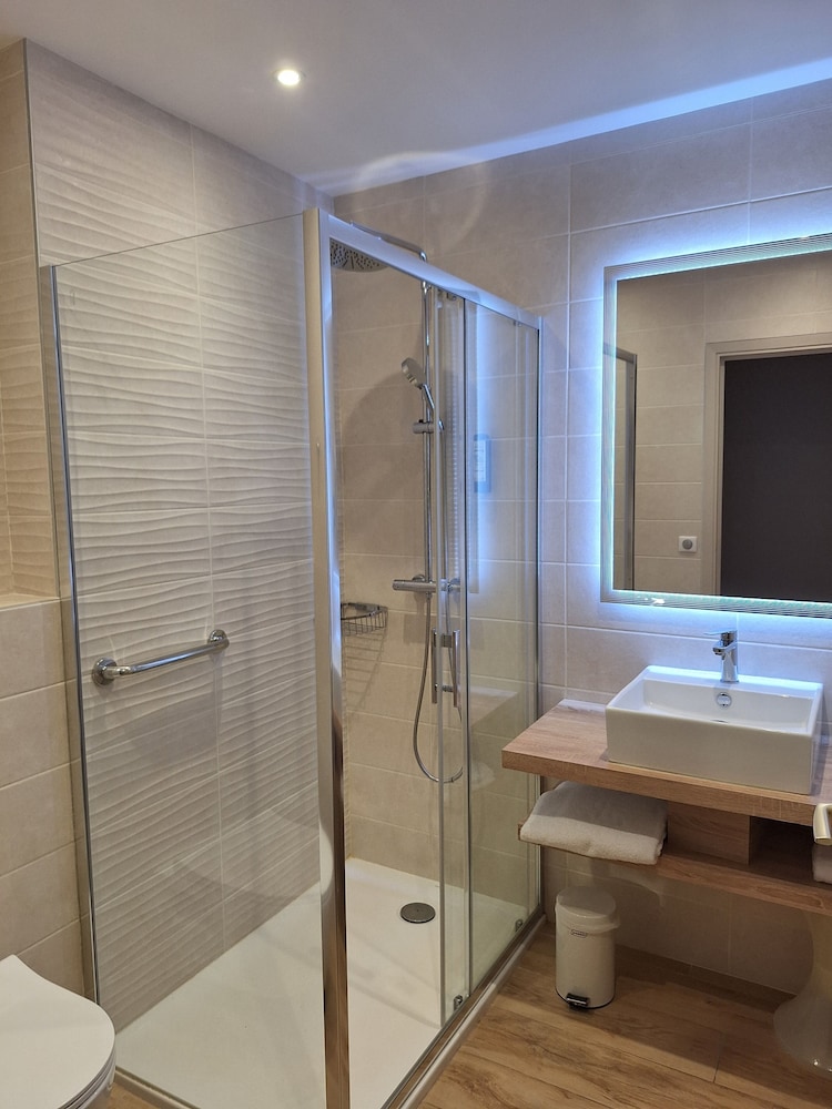 Comfort, City View, The Originals Boutique, Hotel Les Strelitzias, Antibes Juan-Les-Pins 6/6