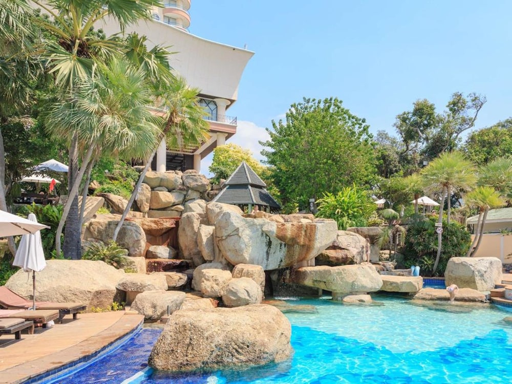 Long Beach Garden Hotel Pavilions 24/50