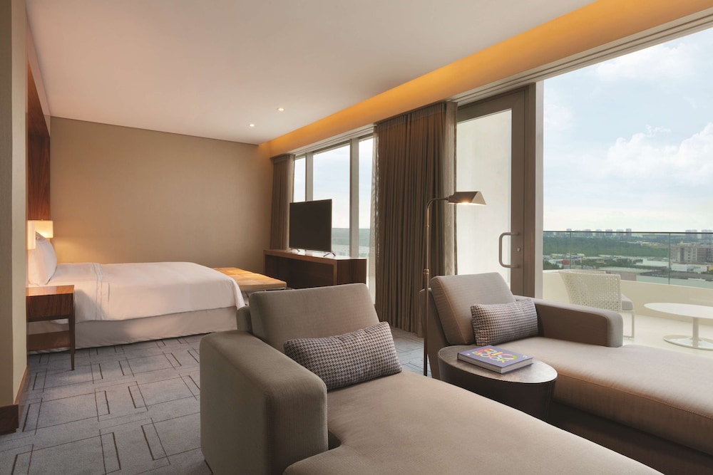 Presidential, King Bed, Lagoon View, Club Lounge Access