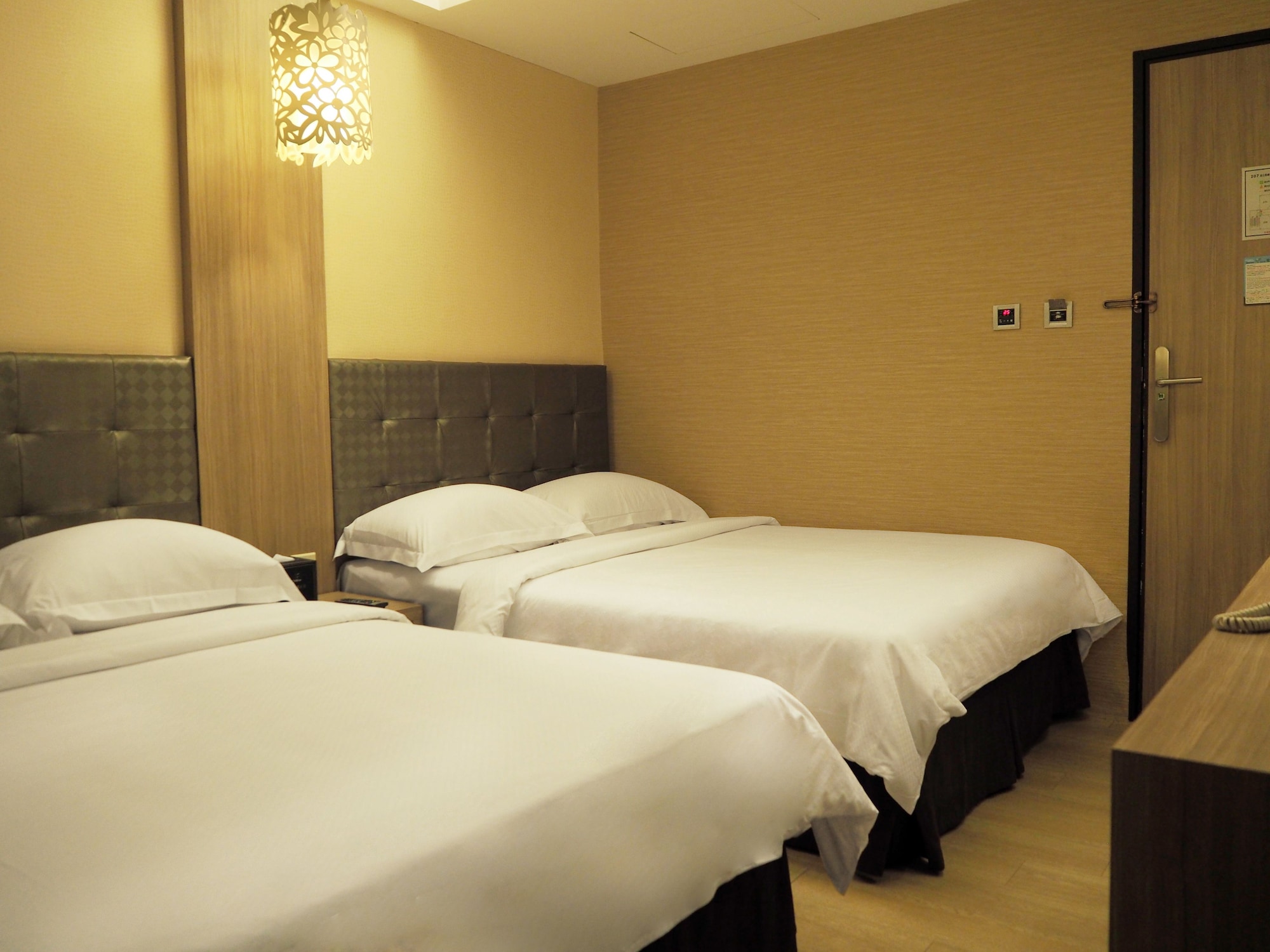 Elite, Quadruple, 2 Double Beds