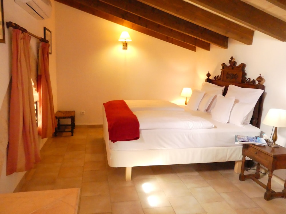 Finca Hotel Can Estades 23/63
