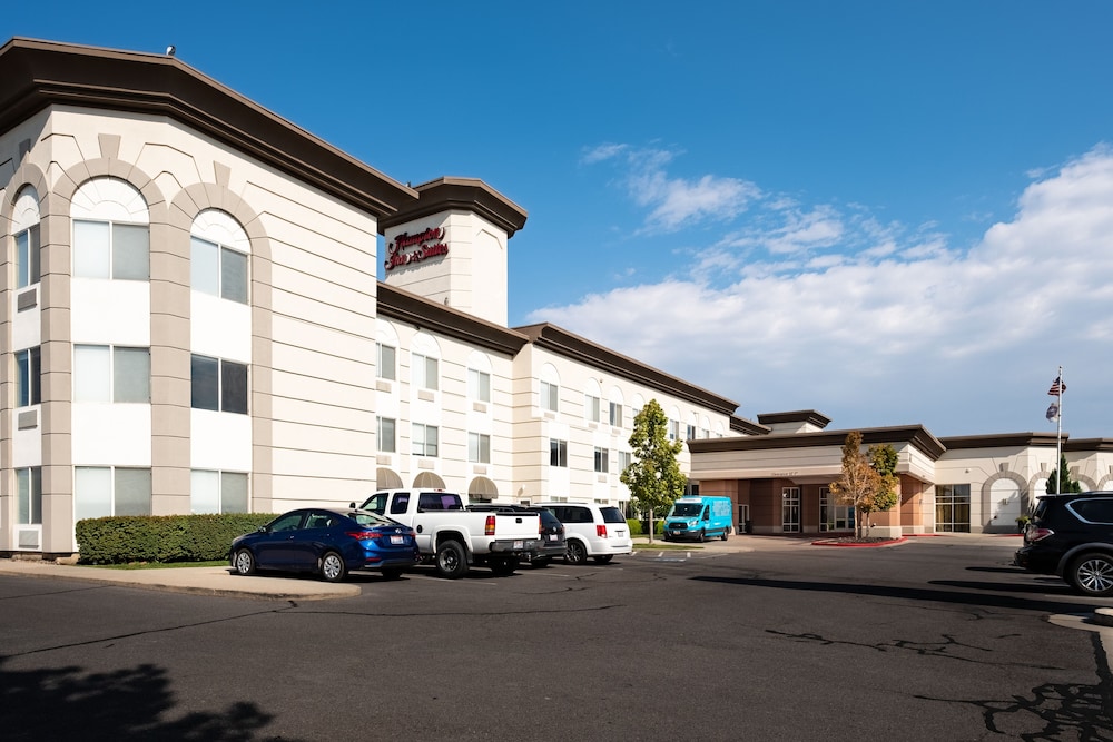 Hampton Inn Suites Salt Lake City Airport 6/82
