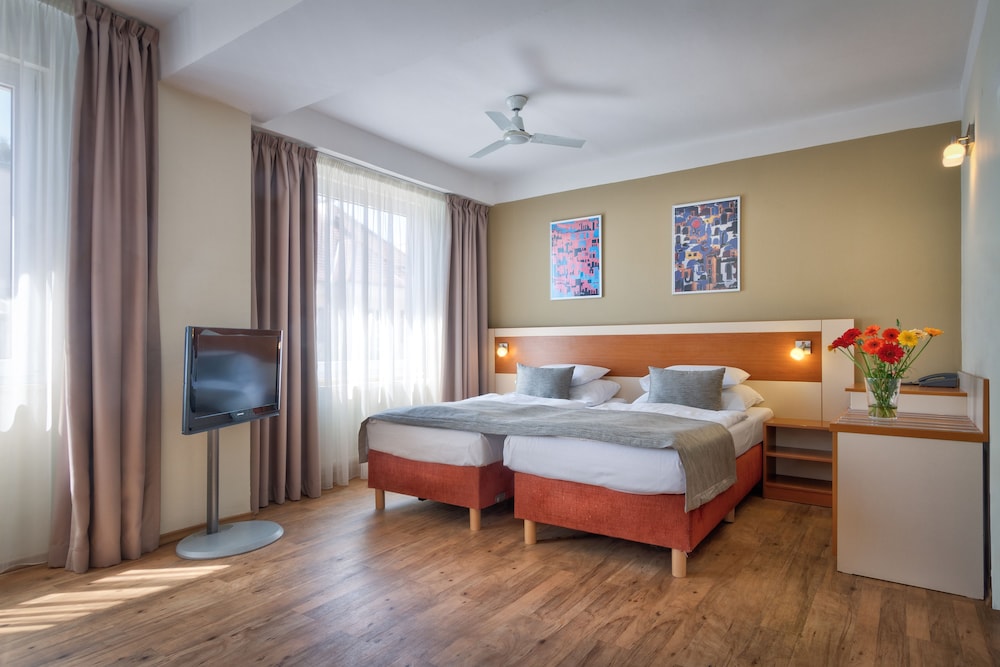 Aida Hotel 35/72