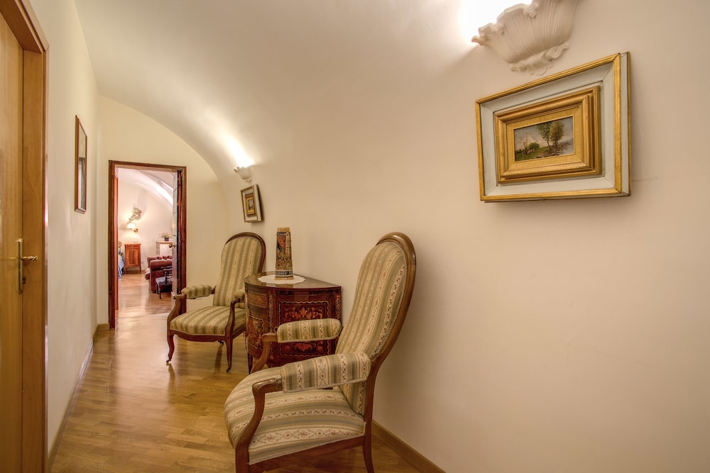 Navona Gallery Suites 35/50