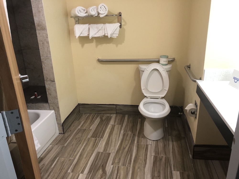 Days Inn By Wyndham Grove City Columbus South 6/27