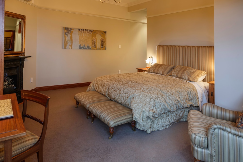 LAKE KARAPIRO LODGE 23/50