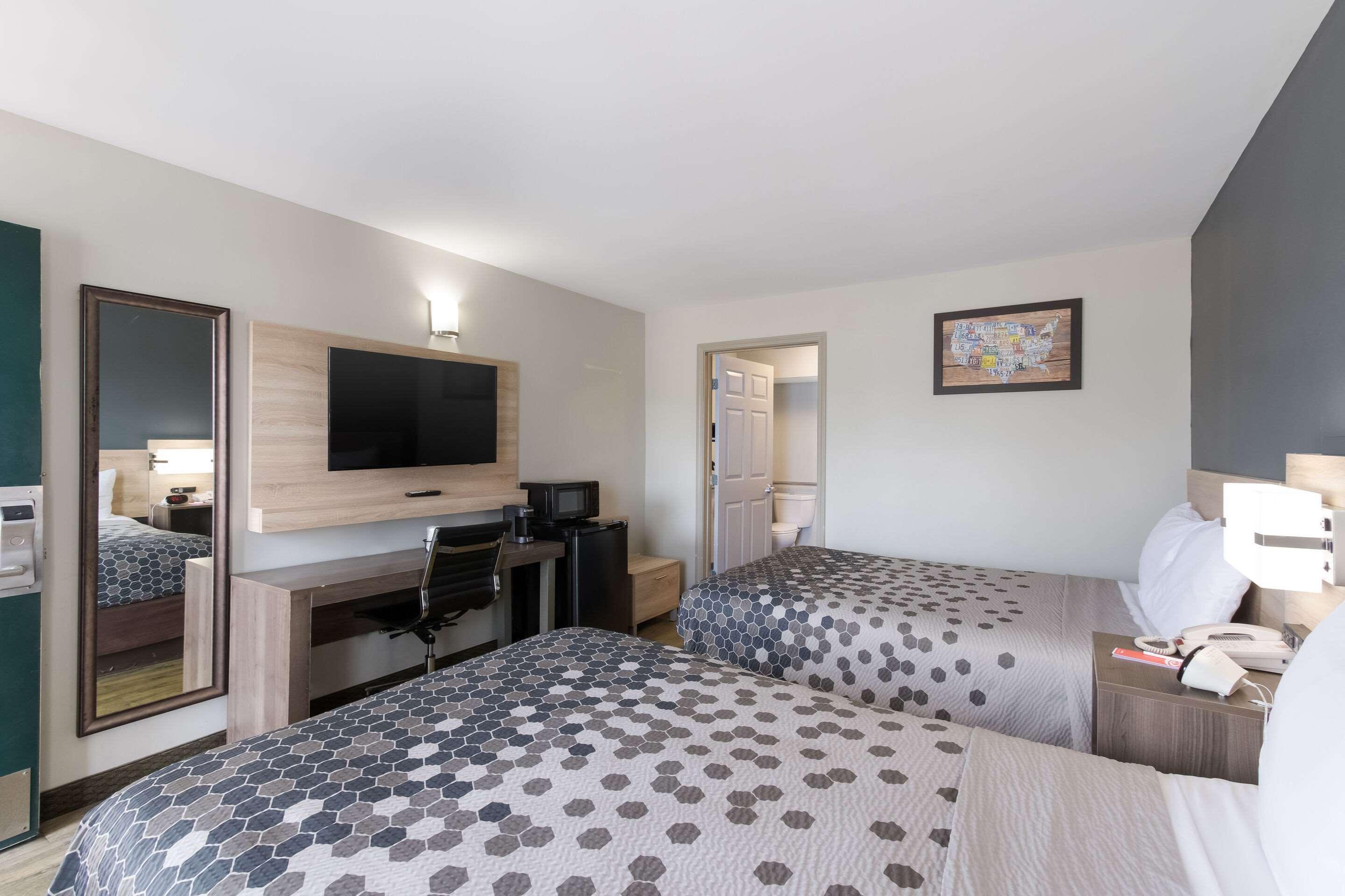 Econo Lodge Greenville near University 37/64