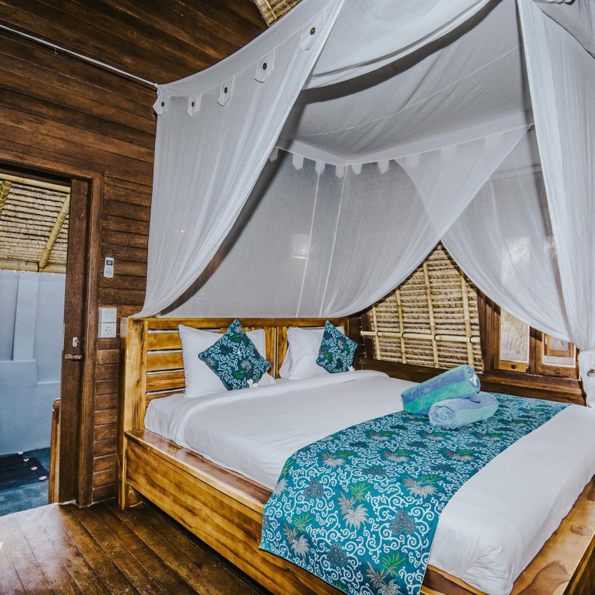 Hut, Standard, Ocean View