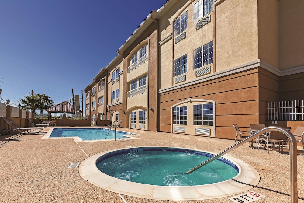 La Quinta Inn & Suites by Wyndham Angleton 44/50
