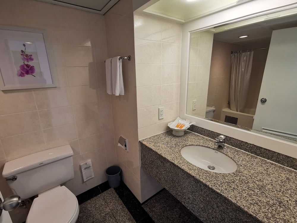 Tongtara Riverview Hotel 60/62