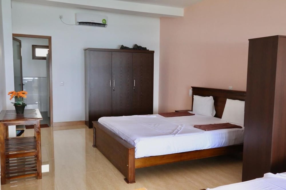 Paradise Beach Resort 8/50