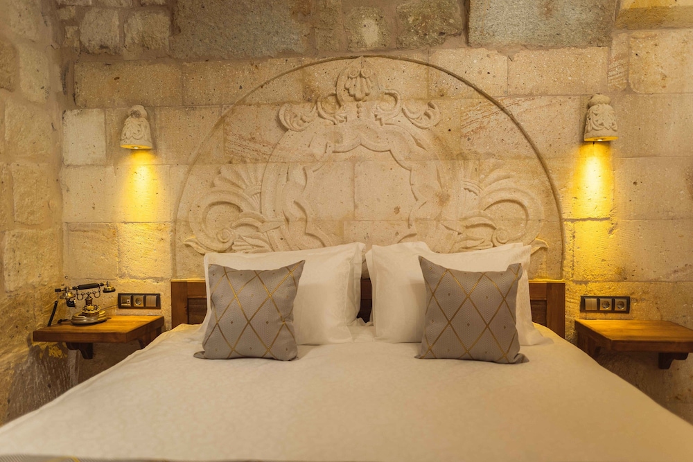 Solo Cave Suites 19/61