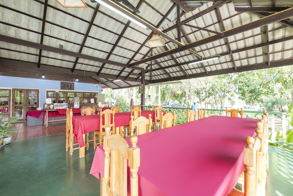 Saensukkho Hotel & Resort 57/65