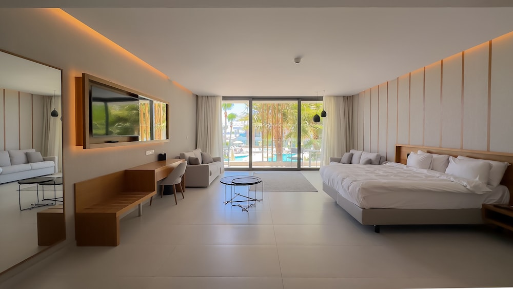 Radisson Beach Resort Larnaca 20/60