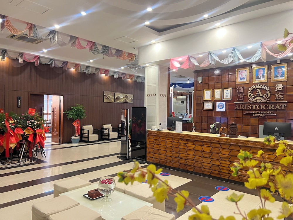 Aristocrat Residence Hotel 10/80