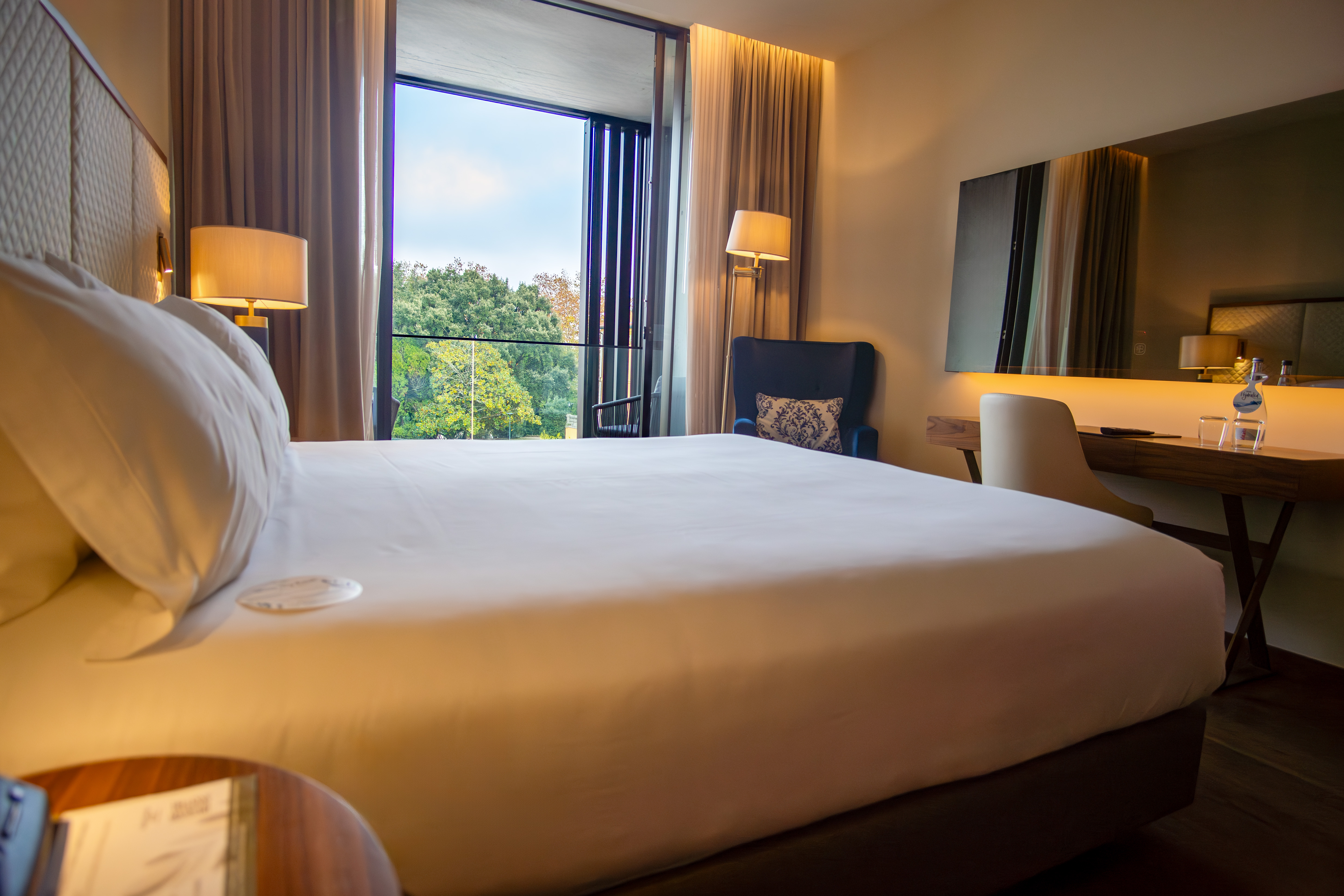 غرفة سوبيريور بسرير مزدوج بإطلالة على المسبح، Boeira Garden Hotel Porto Gaia, Curio Collection by Hilton 3/3