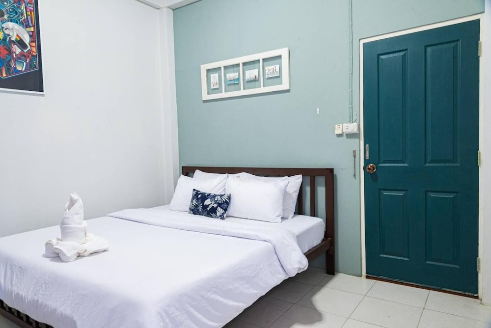 ASOKE MONTRI HOSTEL 10/50