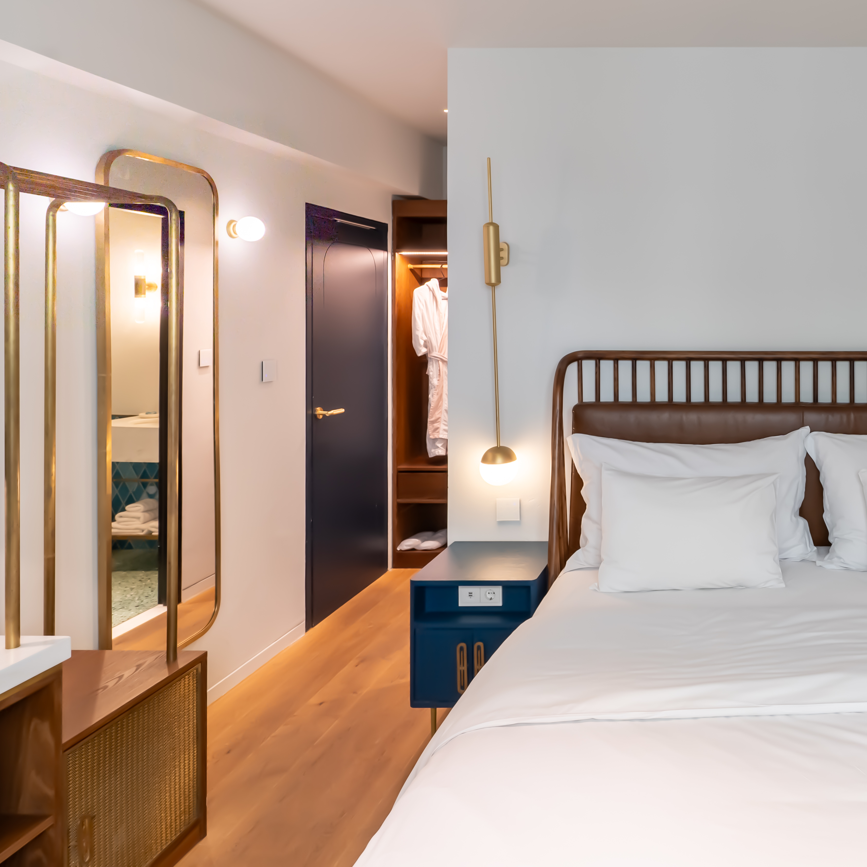 Petite, Double Bed