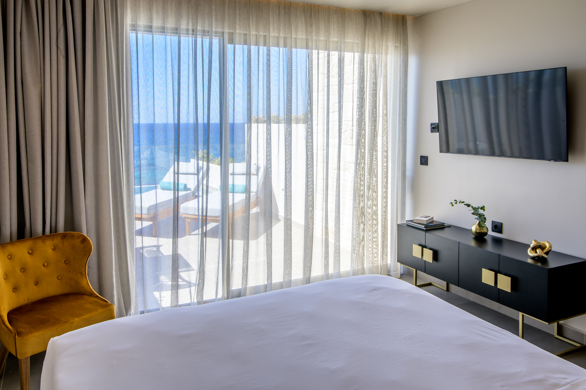 Ivory, Gold, Pool, Suite, Single, Sea View