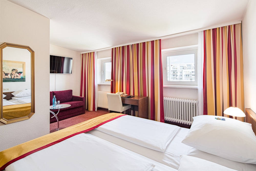 Central Hotel 12/54