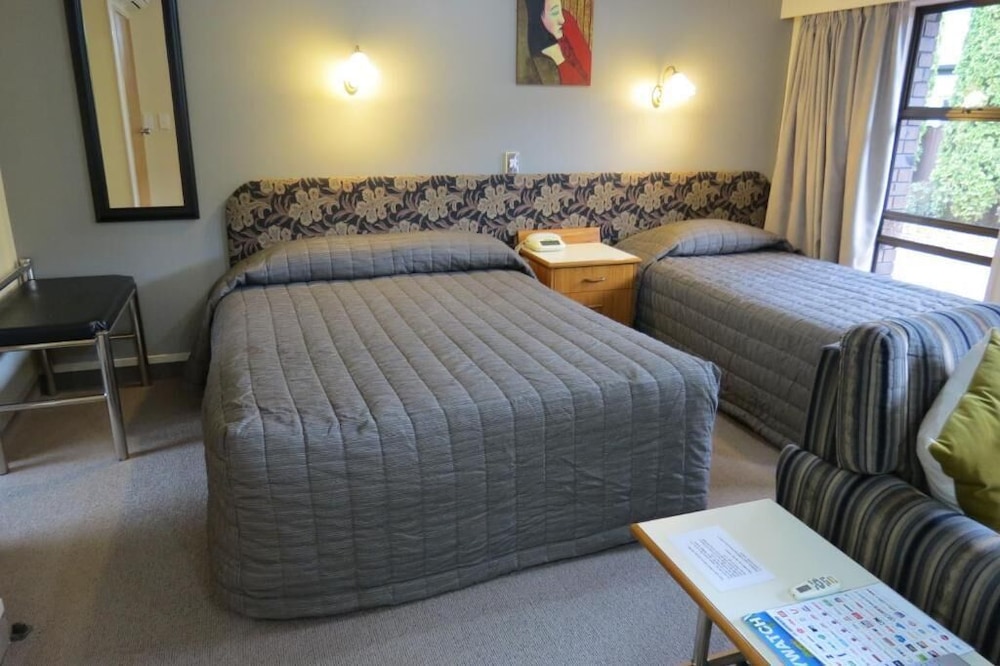 Beetham Park Motel 18/54