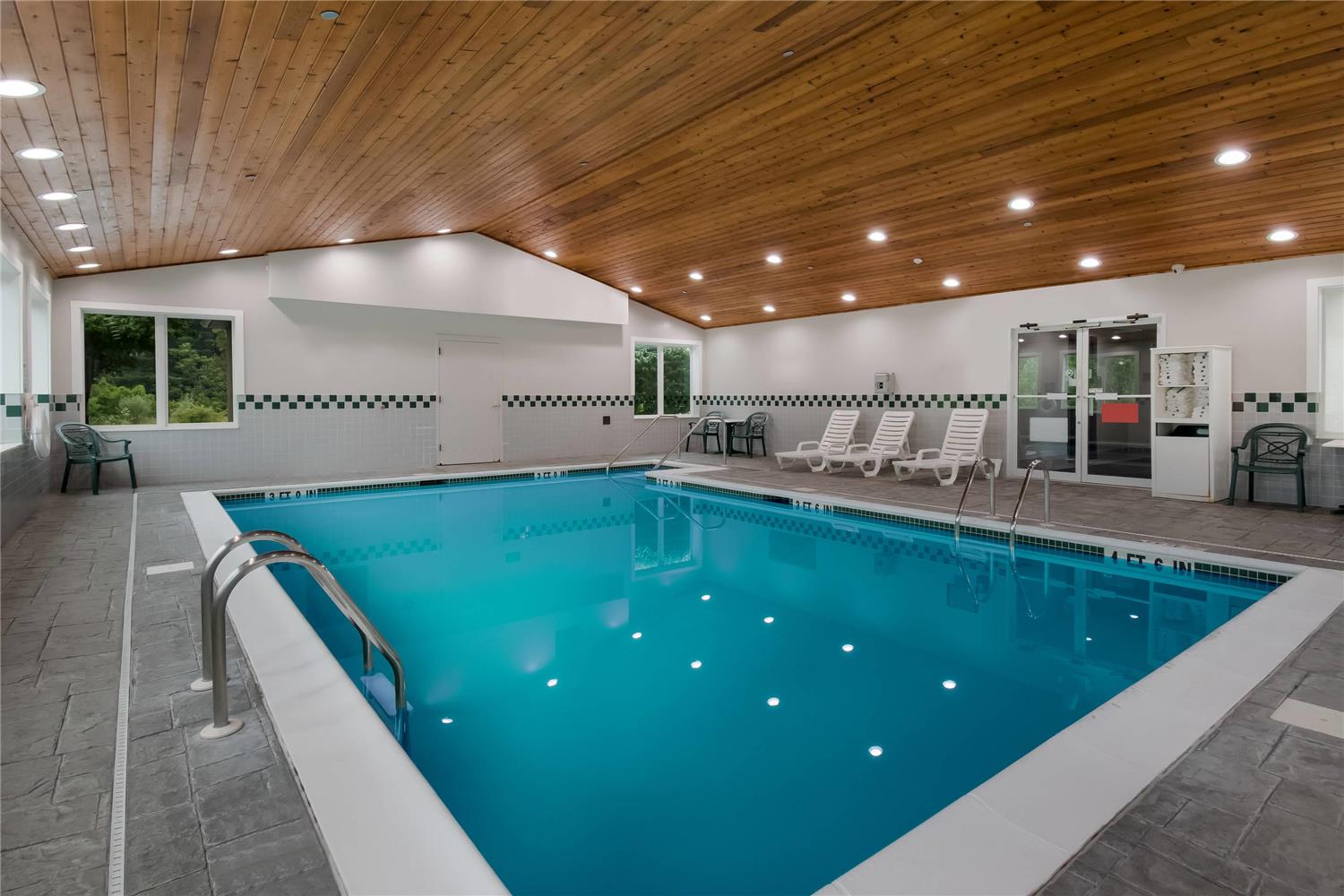Country Inn & Suites by Radisson, Harrisburg Northeast - Hershey 13/21