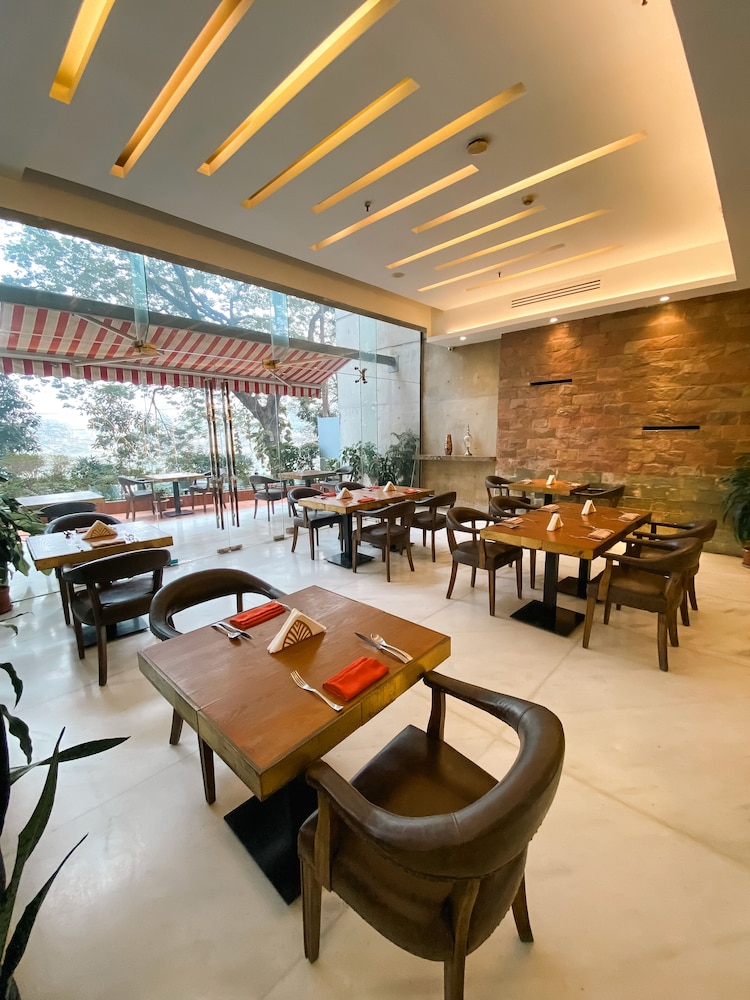 COVENTINA LAKE SUITES 51/65